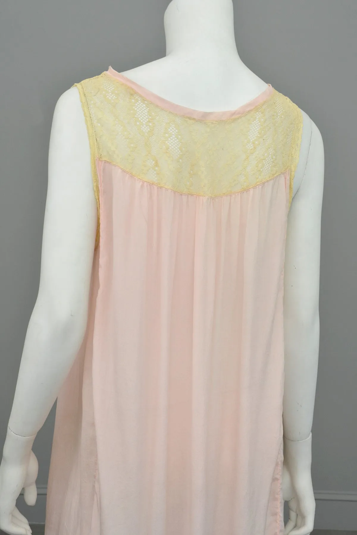 1920s Ballerina Pink Silk Negligee w Lace Trim   Handkerchief Hemline