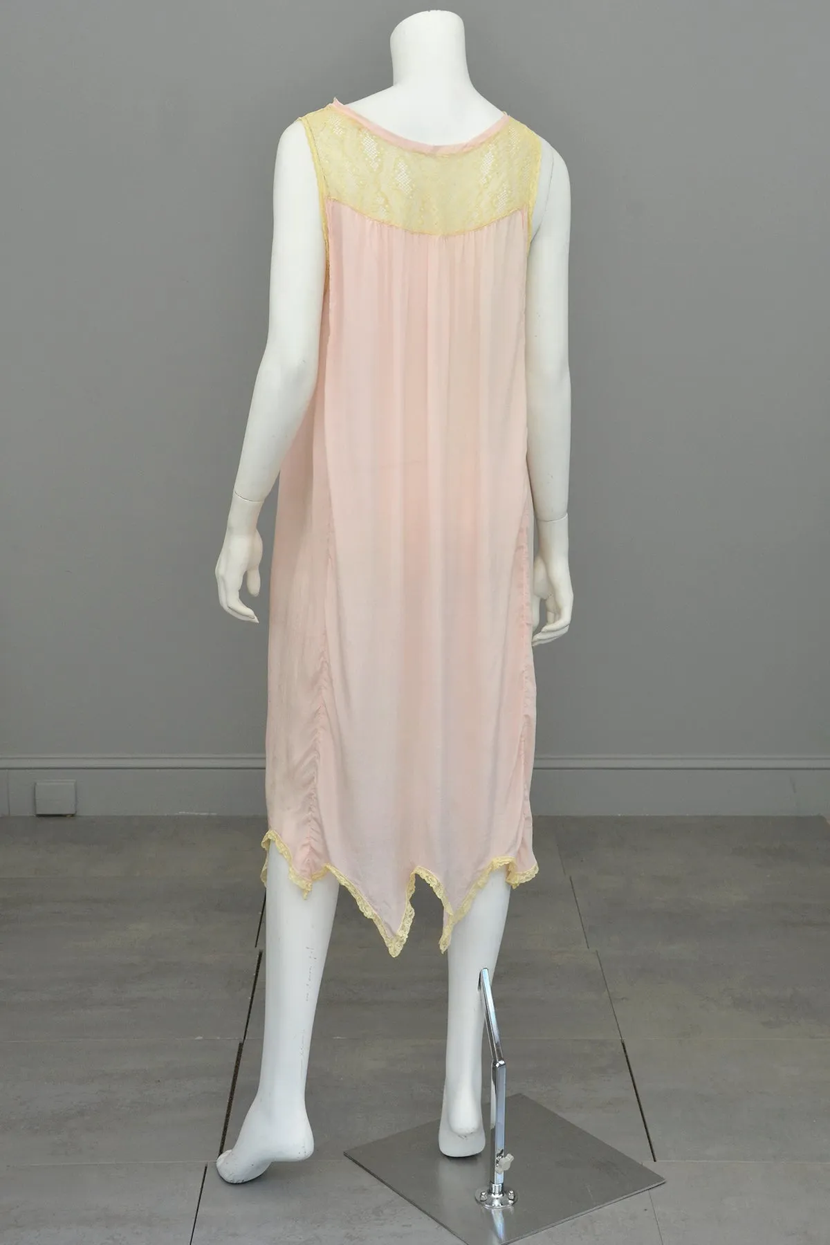 1920s Ballerina Pink Silk Negligee w Lace Trim   Handkerchief Hemline