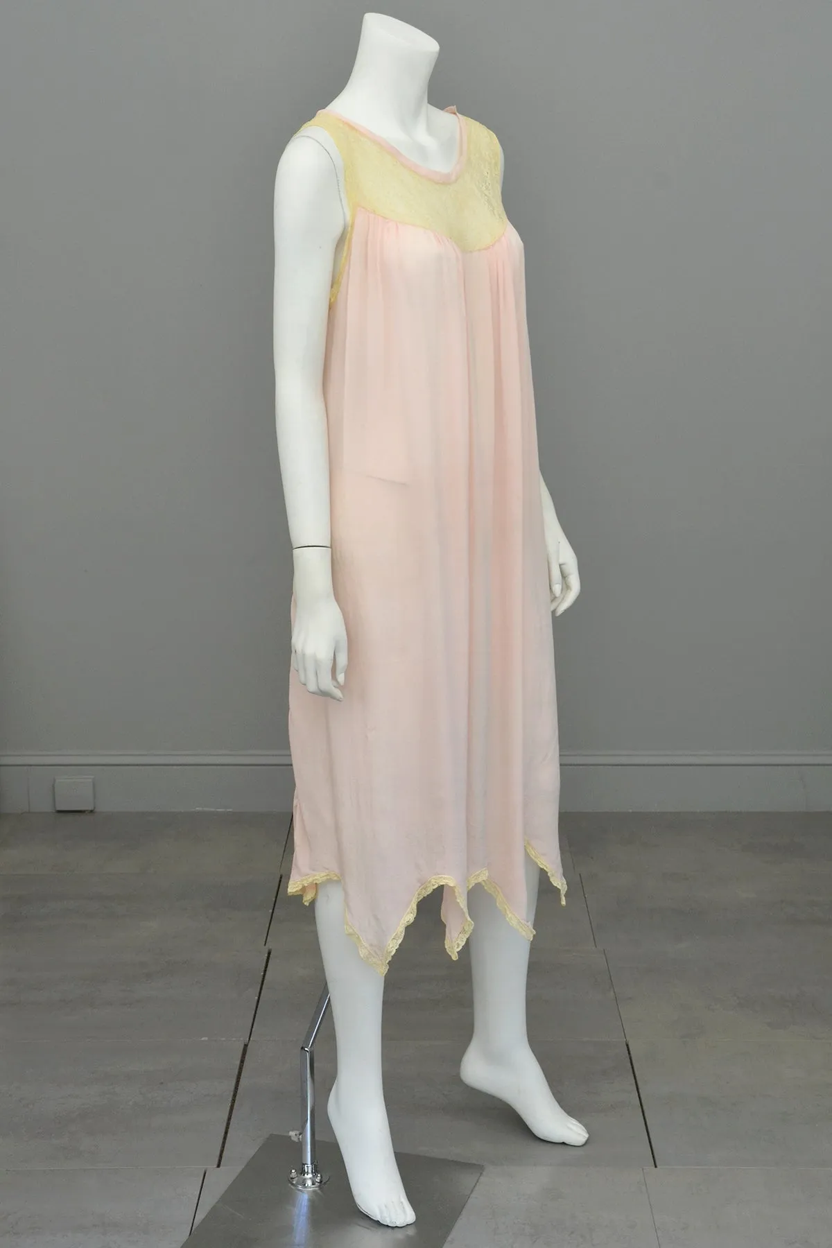 1920s Ballerina Pink Silk Negligee w Lace Trim   Handkerchief Hemline