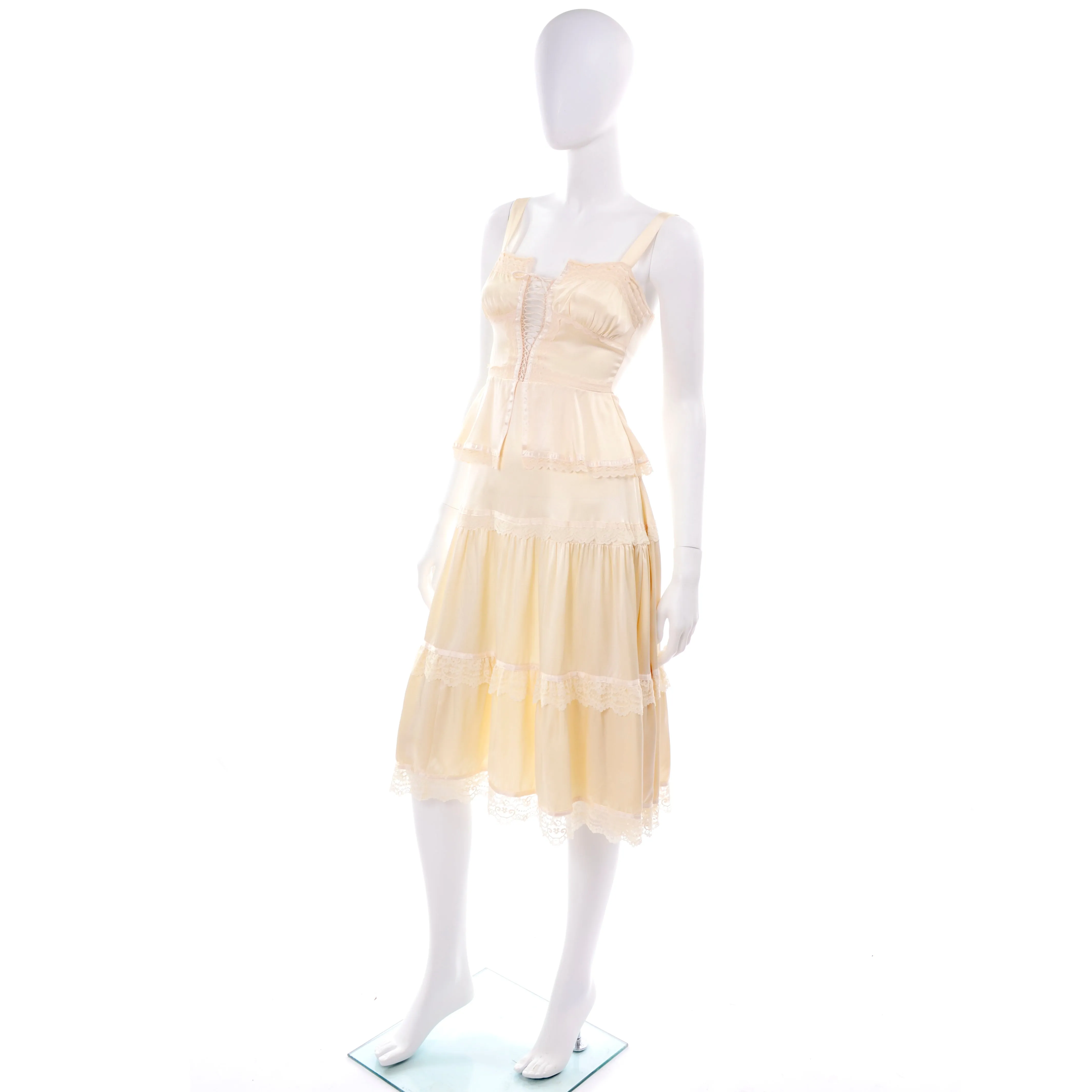 1970s Gunne Sax Cream Satin Dress w/ Corset Top & Lace Trim Tiers