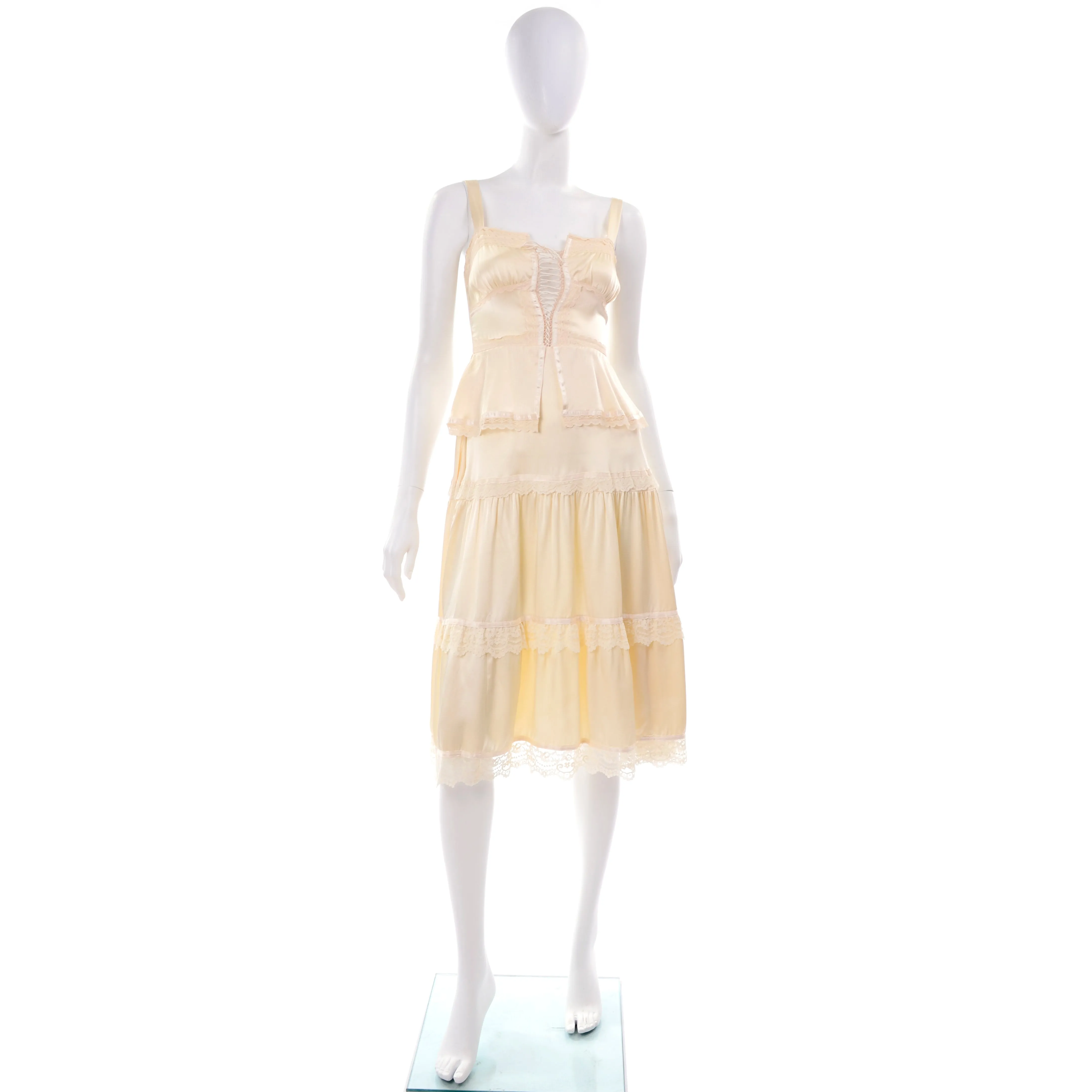 1970s Gunne Sax Cream Satin Dress w/ Corset Top & Lace Trim Tiers