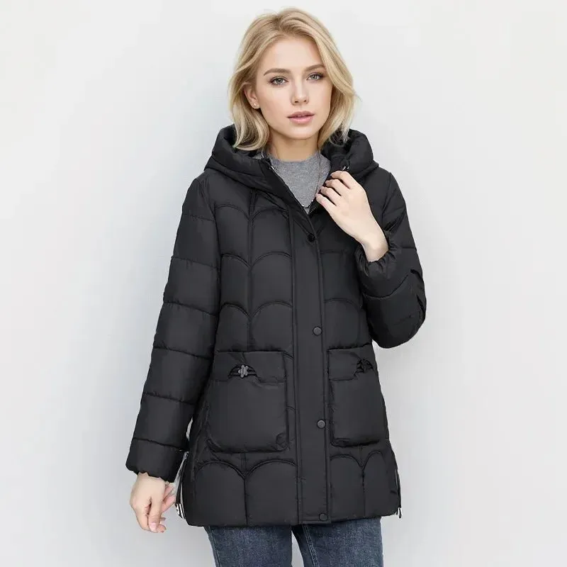 2024 Winter Damen Daunen Baumwolle warme Mäntel neue stilvolle Midi-Länge Kapuze leichte gepolsterte Parkas Taschen lose Jacke weiblich