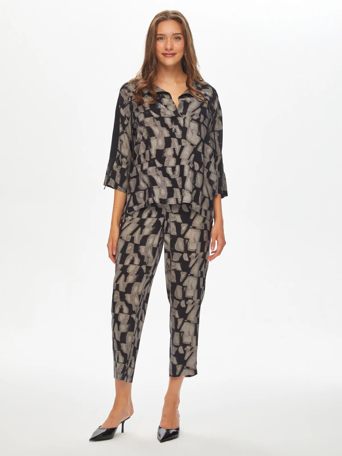 Abstract Monochrome Pattern Half Padded Blouse 69149