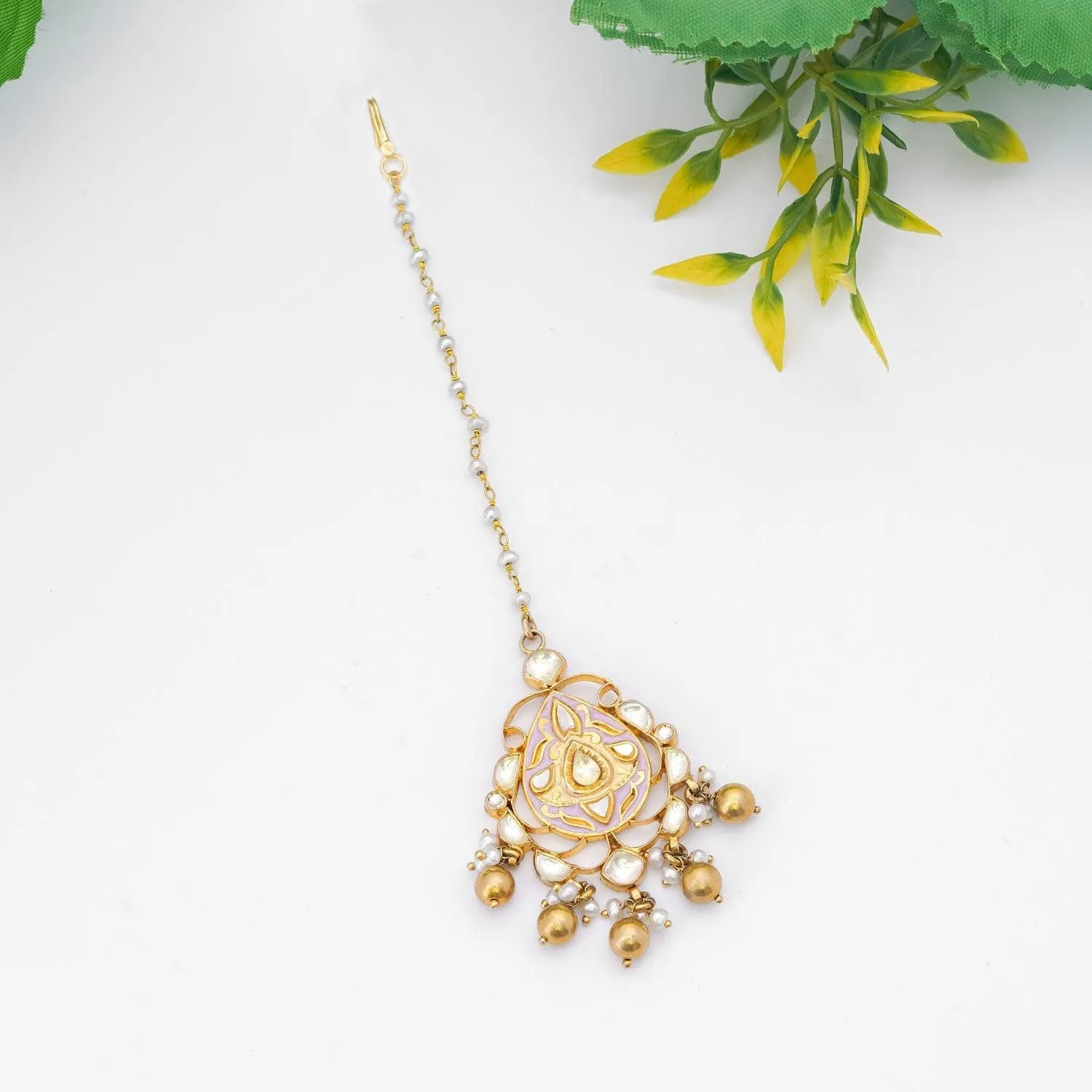 Allurement Kundan Maangtikka