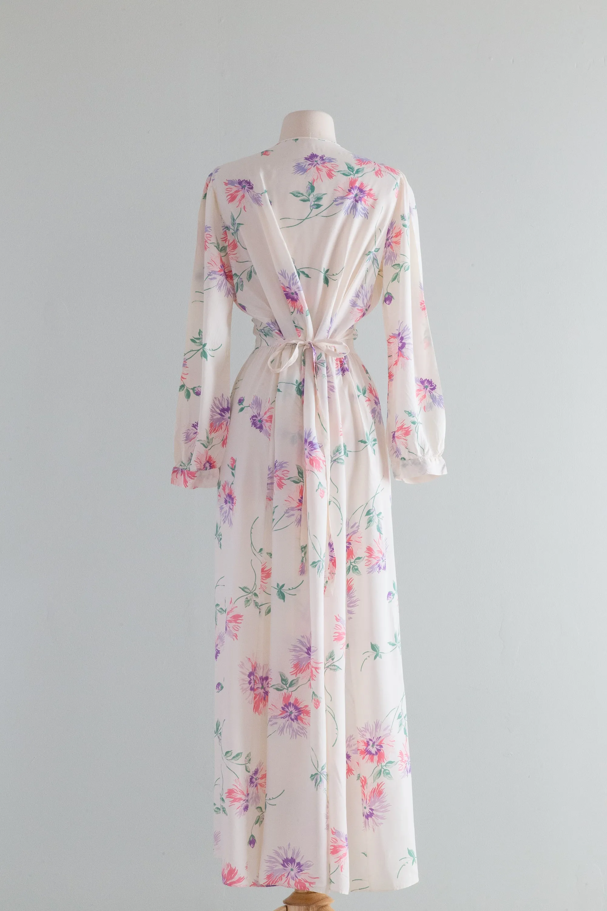 Beautiful 1940's Rayon Floral Print Dressing Gown / ML