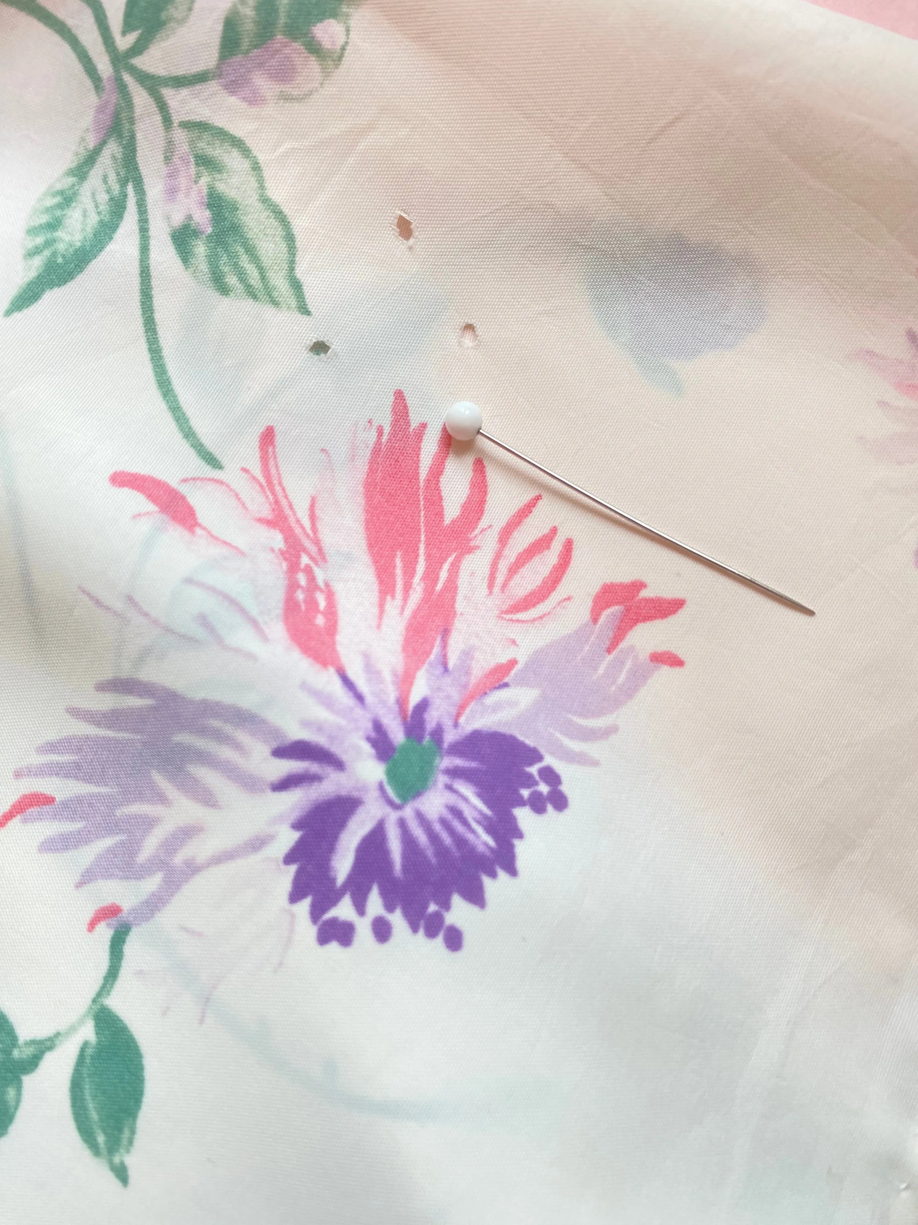 Beautiful 1940's Rayon Floral Print Dressing Gown / ML