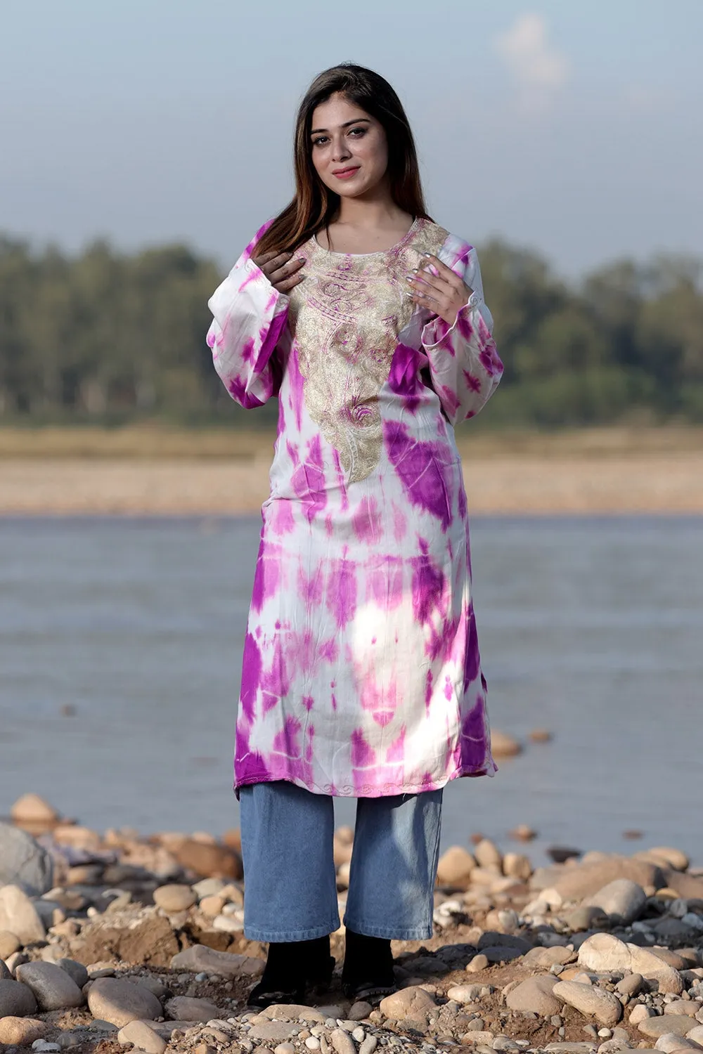 BEAUTIFUL PEARL WHITE/DARK PINK COLOUR TIE-DYE Aari Tilla Work Embroidered Phiran Enriched Designer Neckline Pattern