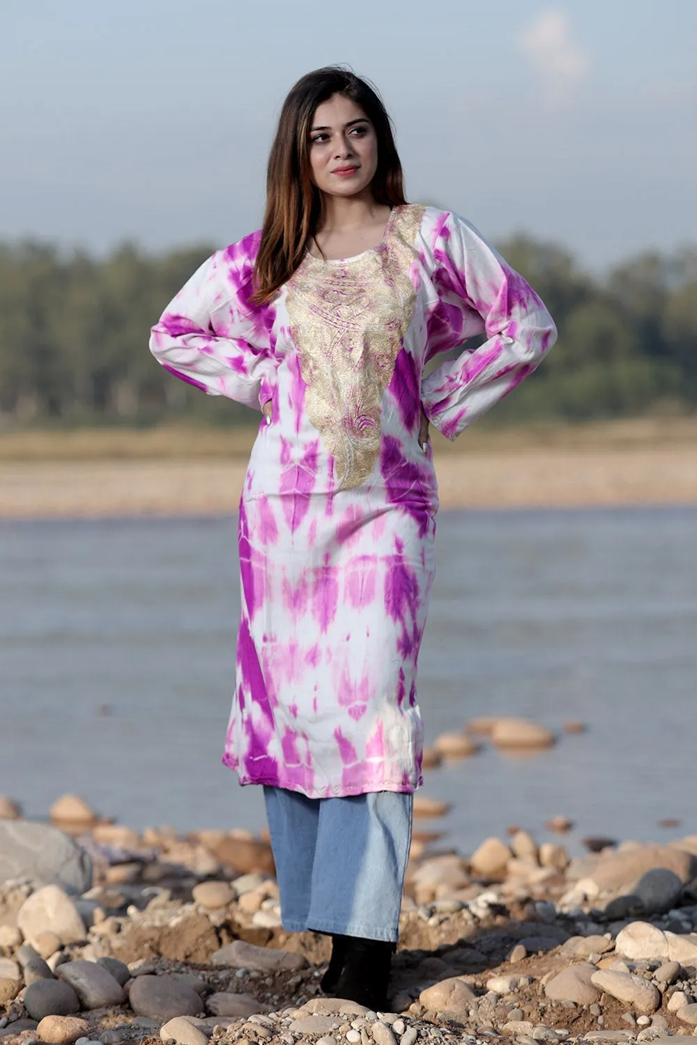 BEAUTIFUL PEARL WHITE/DARK PINK COLOUR TIE-DYE Aari Tilla Work Embroidered Phiran Enriched Designer Neckline Pattern