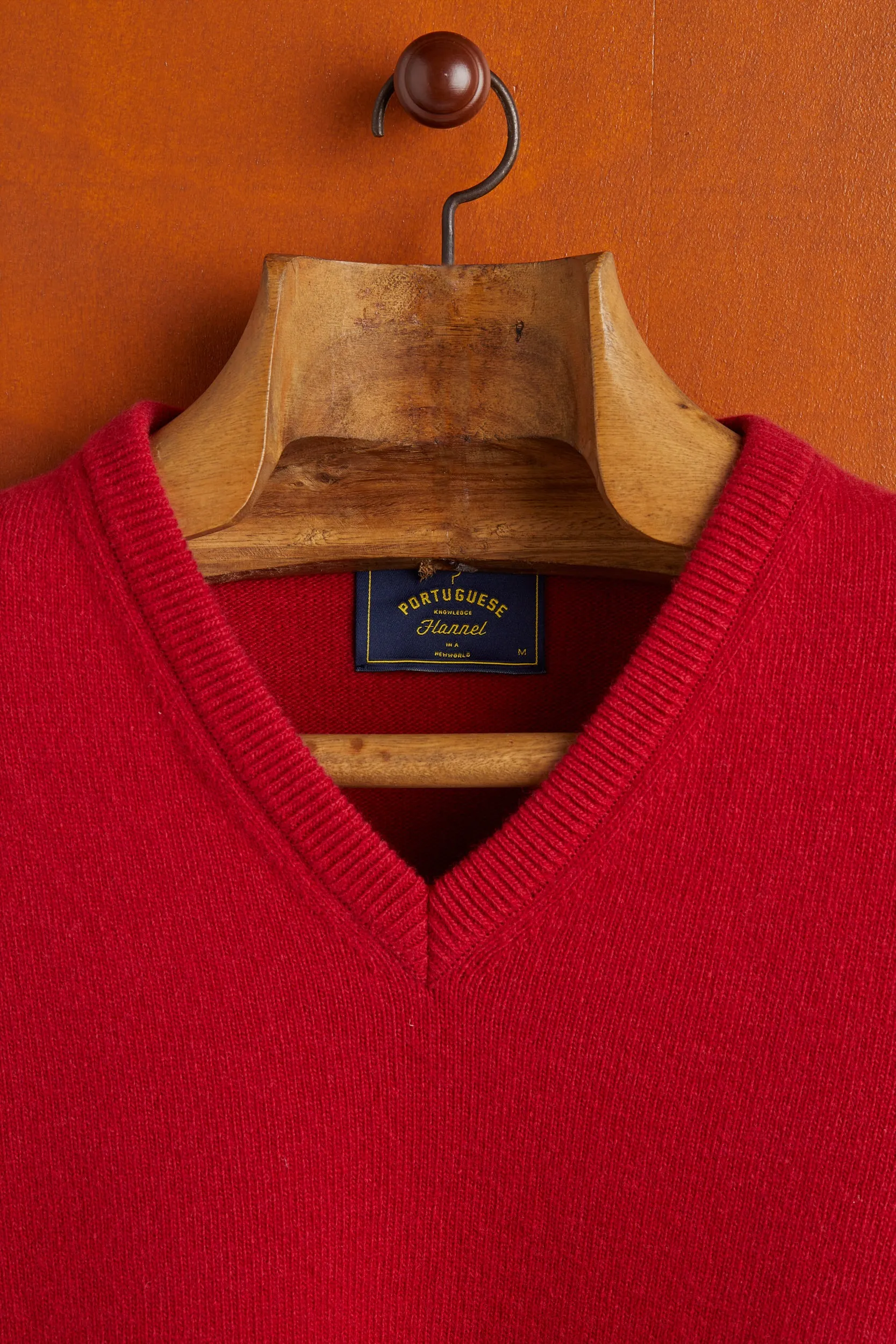 Extrafine Merino Wool V-Neck - Red