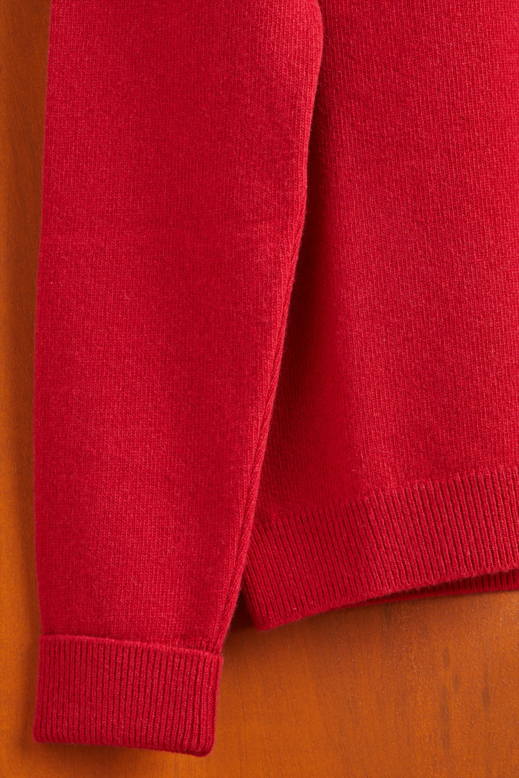 Extrafine Merino Wool V-Neck - Red