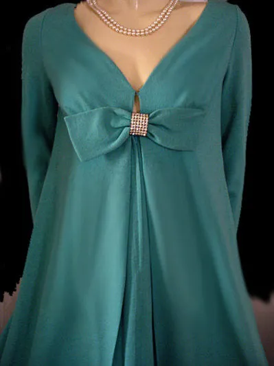 FROM MY OWN PERSONAL COLLECTION - GORGEOUS VINTAGE LUCIE ANN - BEVERLY HILLS EVENING DRESS / LOUNGING DRESSING GOWN WITH PRONG-SET SPARKLING RHINESTONE BOW IN OCEANSPRAY