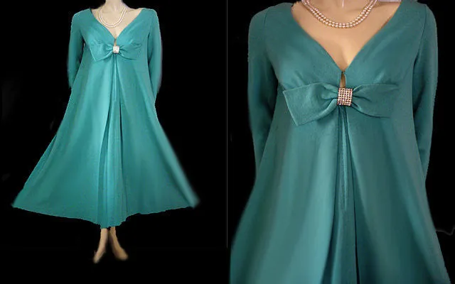 FROM MY OWN PERSONAL COLLECTION - GORGEOUS VINTAGE LUCIE ANN - BEVERLY HILLS EVENING DRESS / LOUNGING DRESSING GOWN WITH PRONG-SET SPARKLING RHINESTONE BOW IN OCEANSPRAY