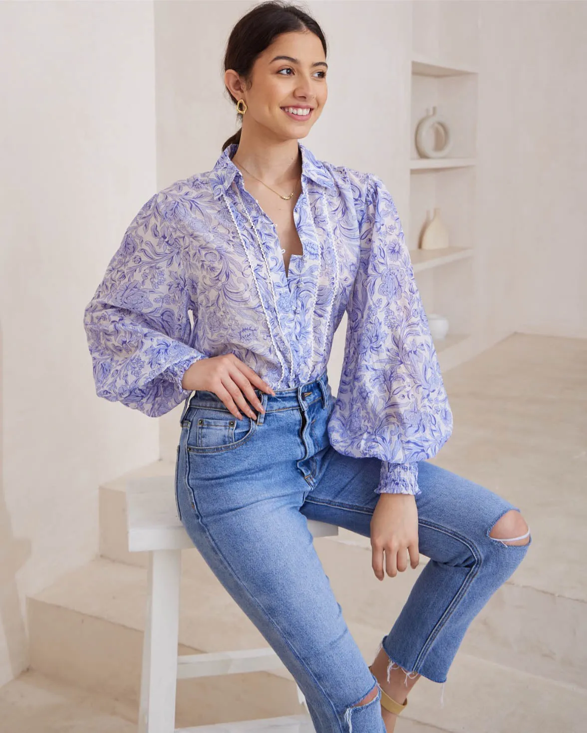 Womens Blue Floral Henne Blouse - Stylish and Elegant