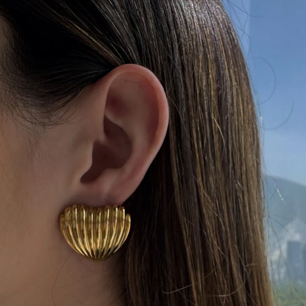 LOVE SHELL EARRINGS