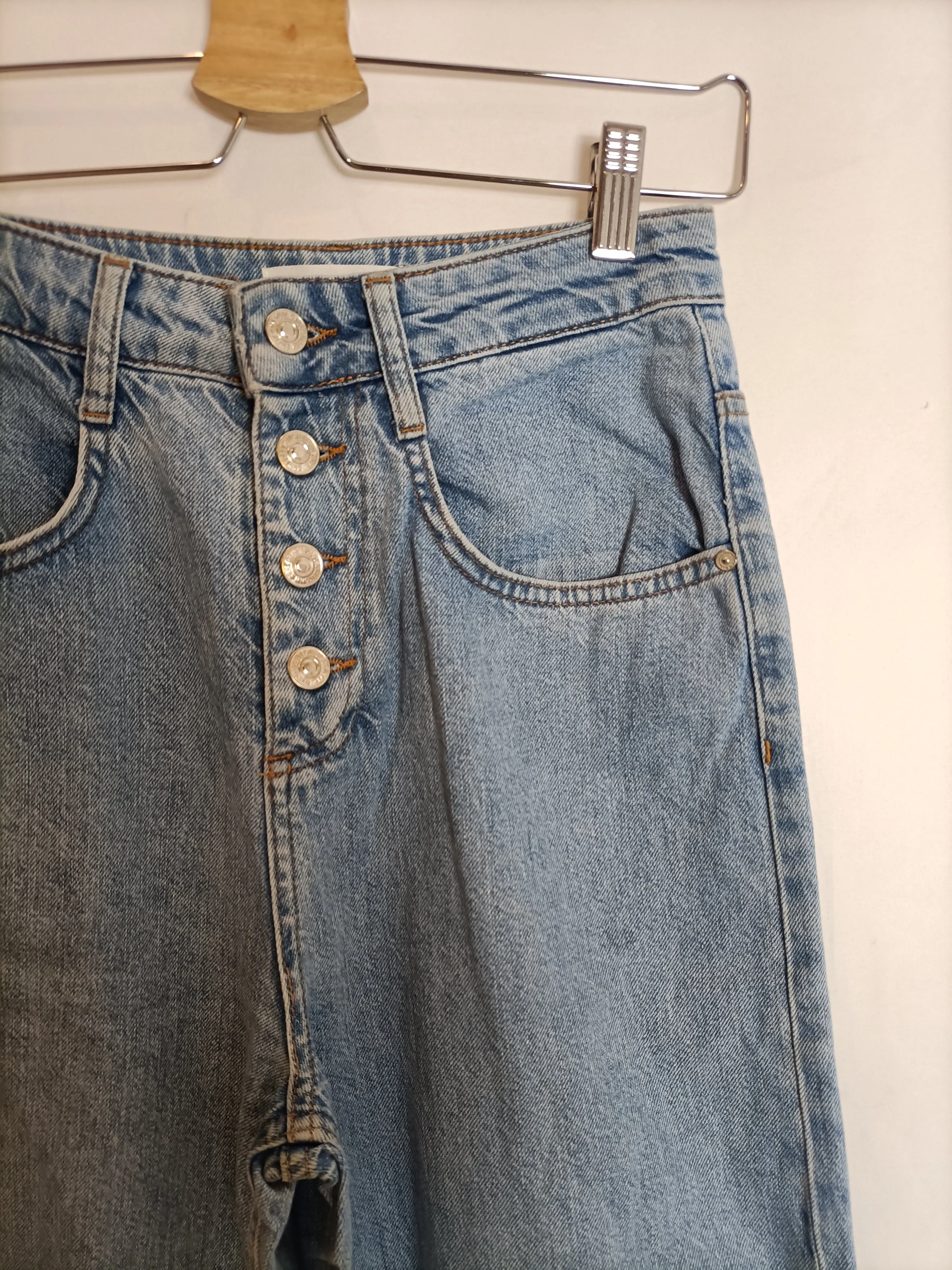 MANGO. Pantalón ancho botones T.34