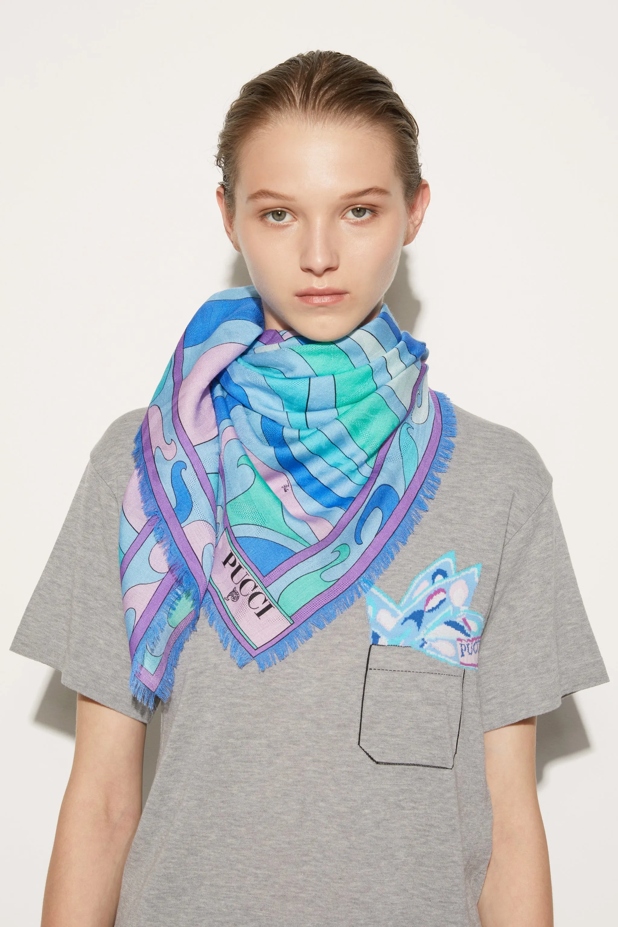 Large Jacquard Marmo Scarf : Restructure the e-commerce product title into English while adding necessary modifiers.