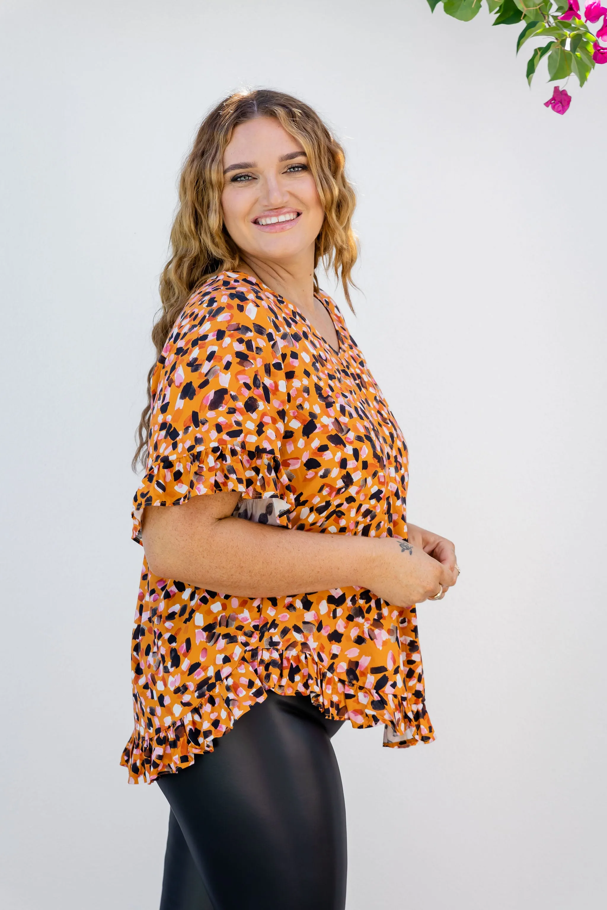 Natalie Frill Top in Brown Fleck