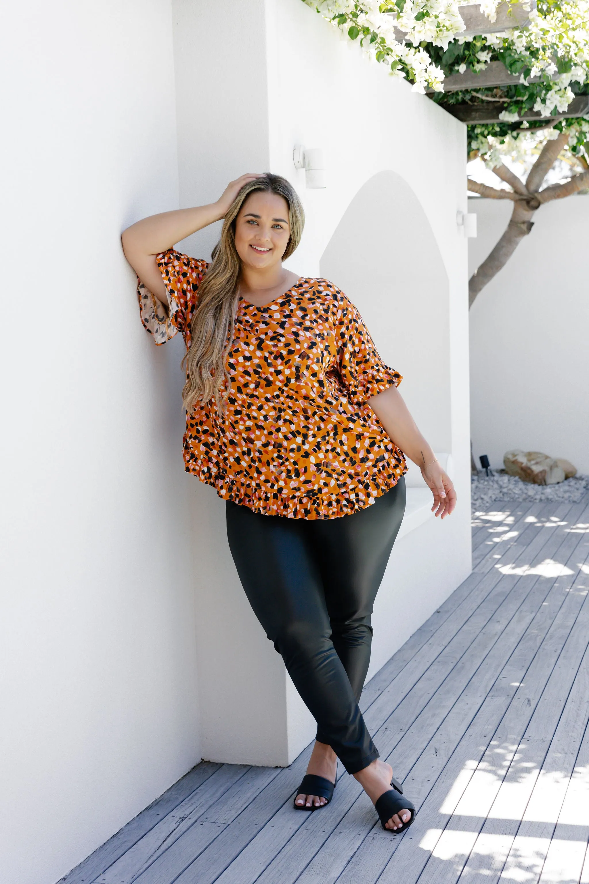 Natalie Frill Top in Brown Fleck