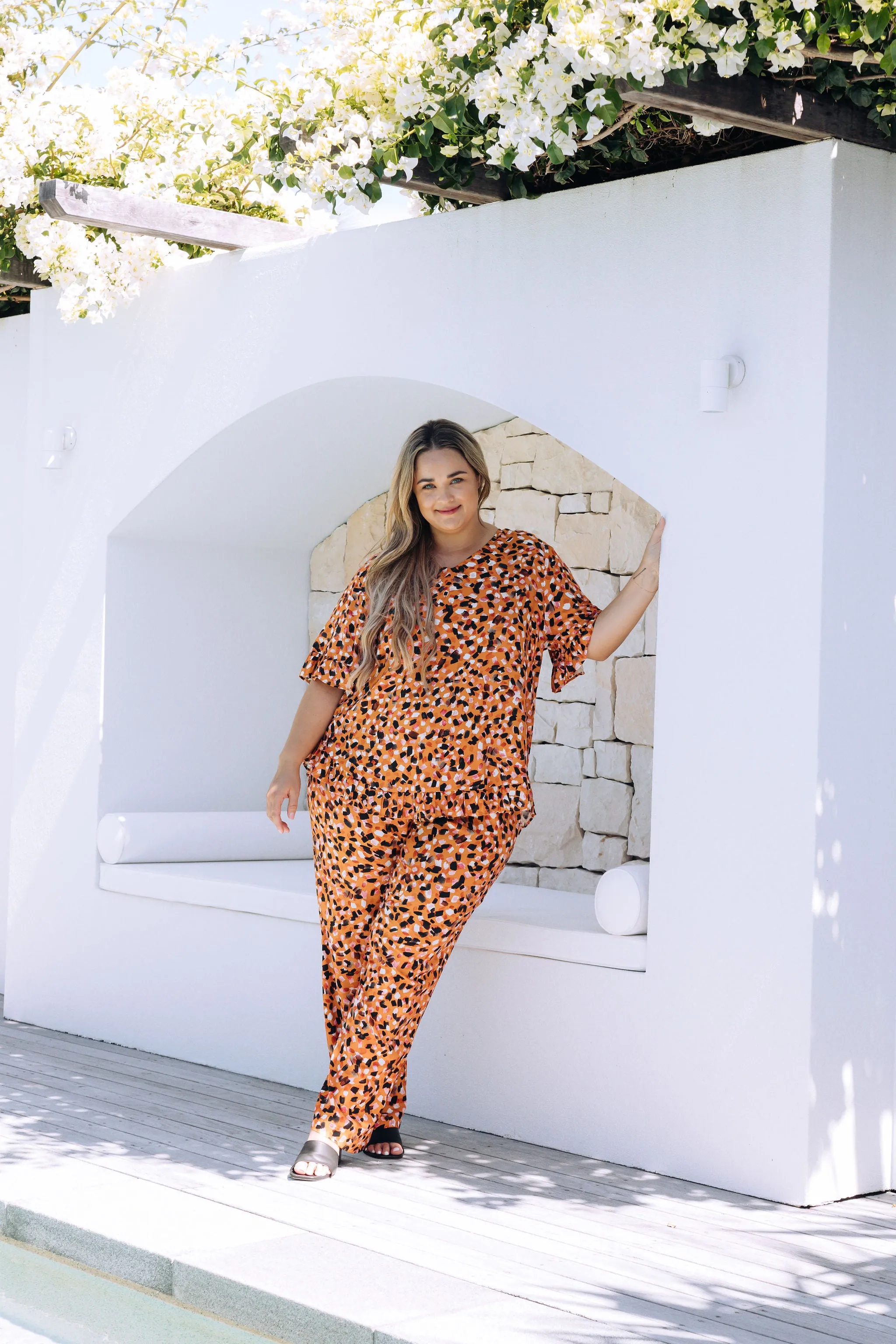 Natalie Frill Top in Brown Fleck