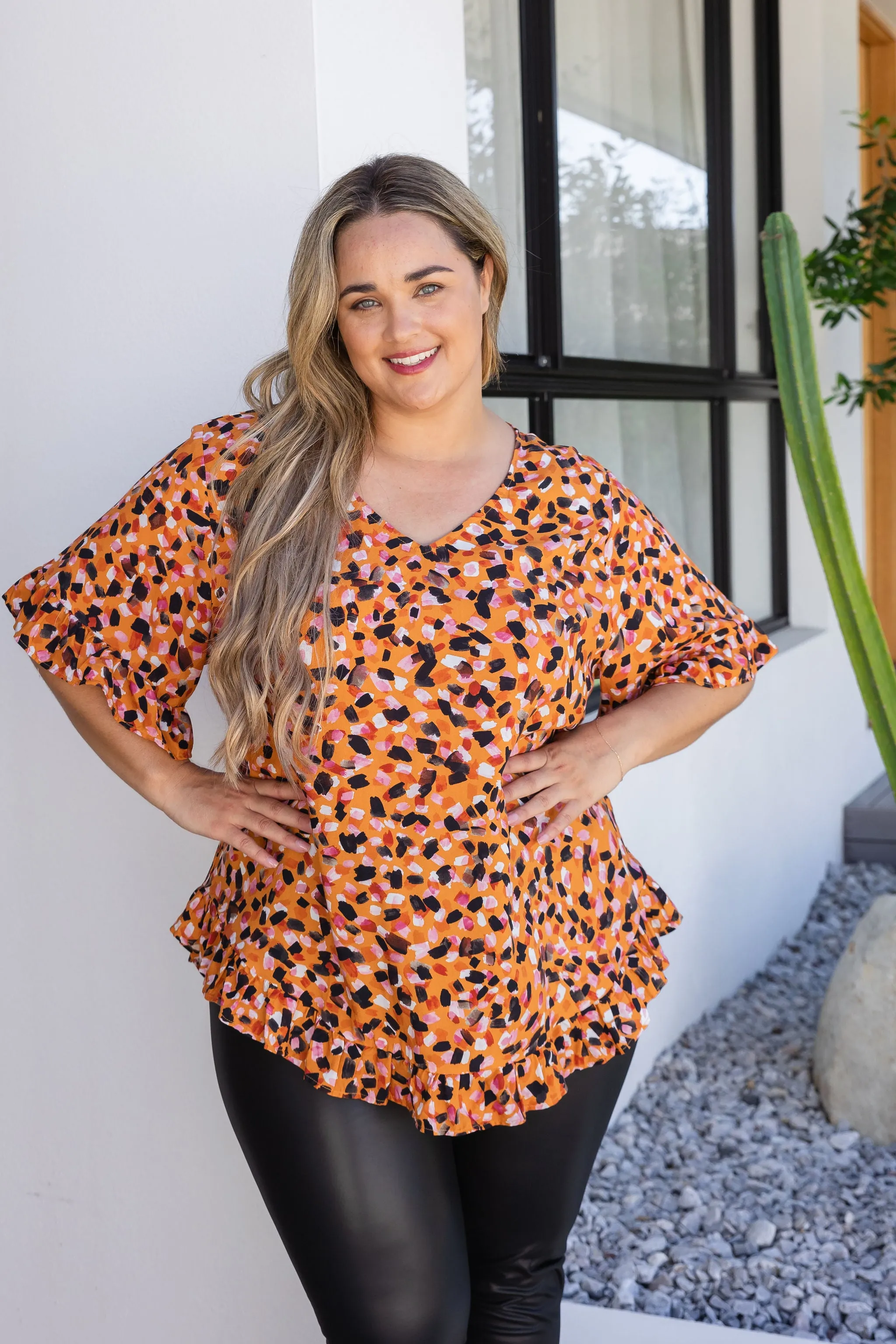 Natalie Frill Top in Brown Fleck