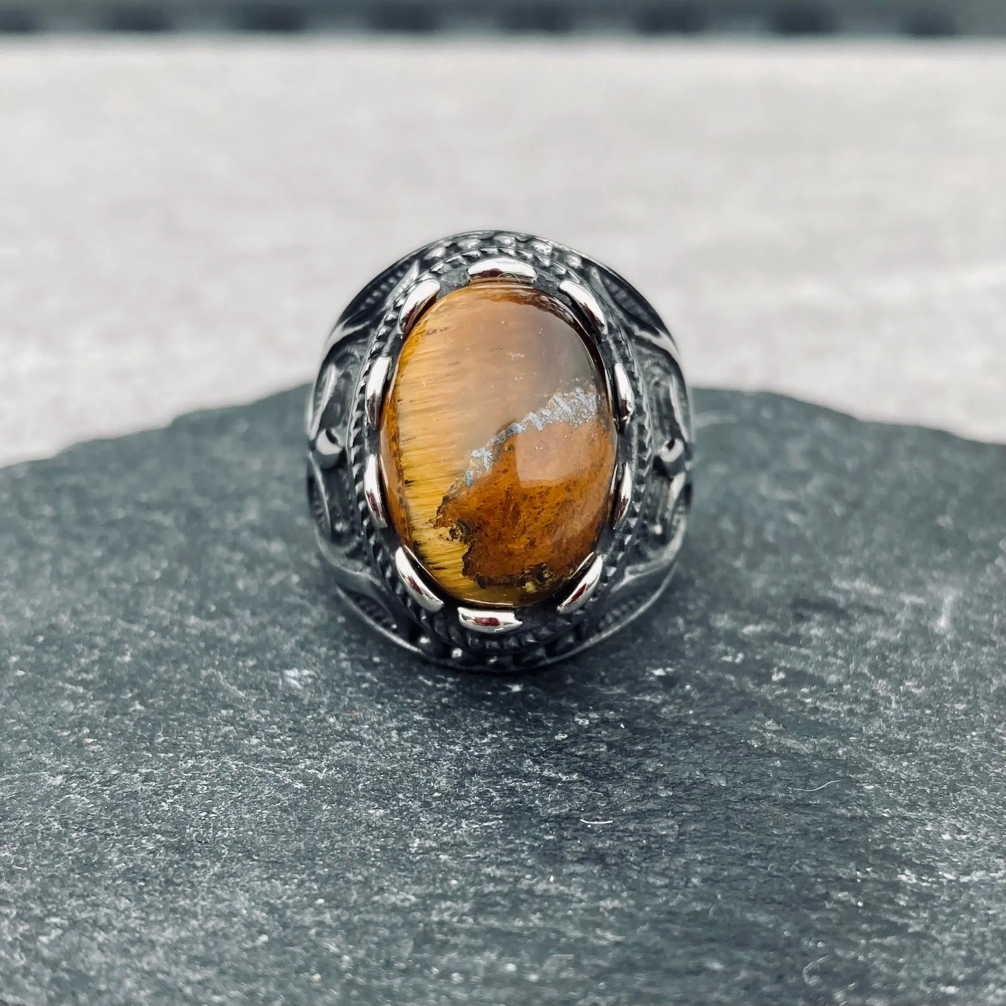 "Cat's Eye Stone" - Scrollwork - R188