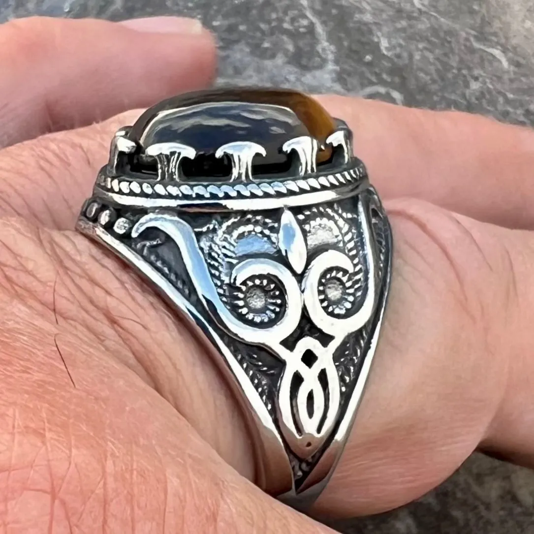 "Cat's Eye Stone" - Scrollwork - R188