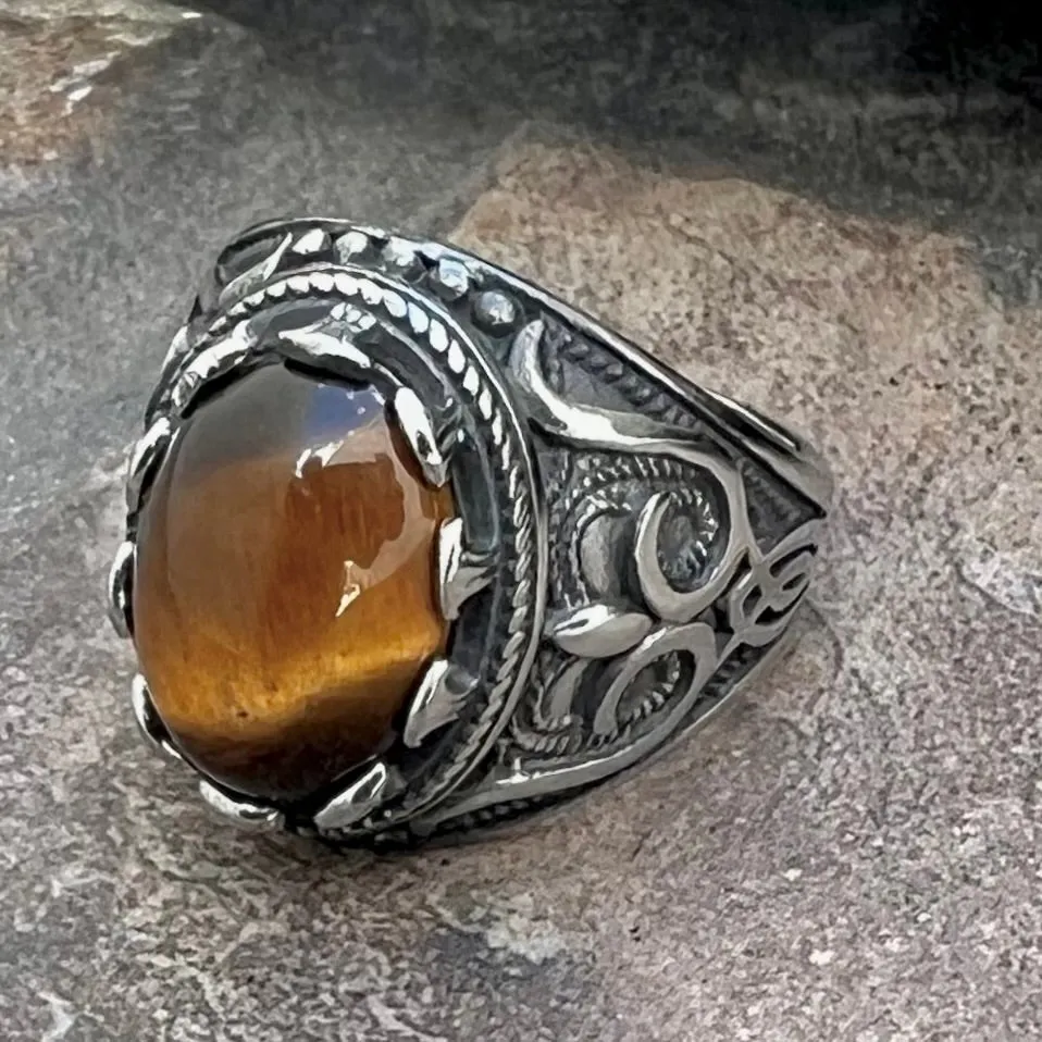 "Cat's Eye Stone" - Scrollwork - R188