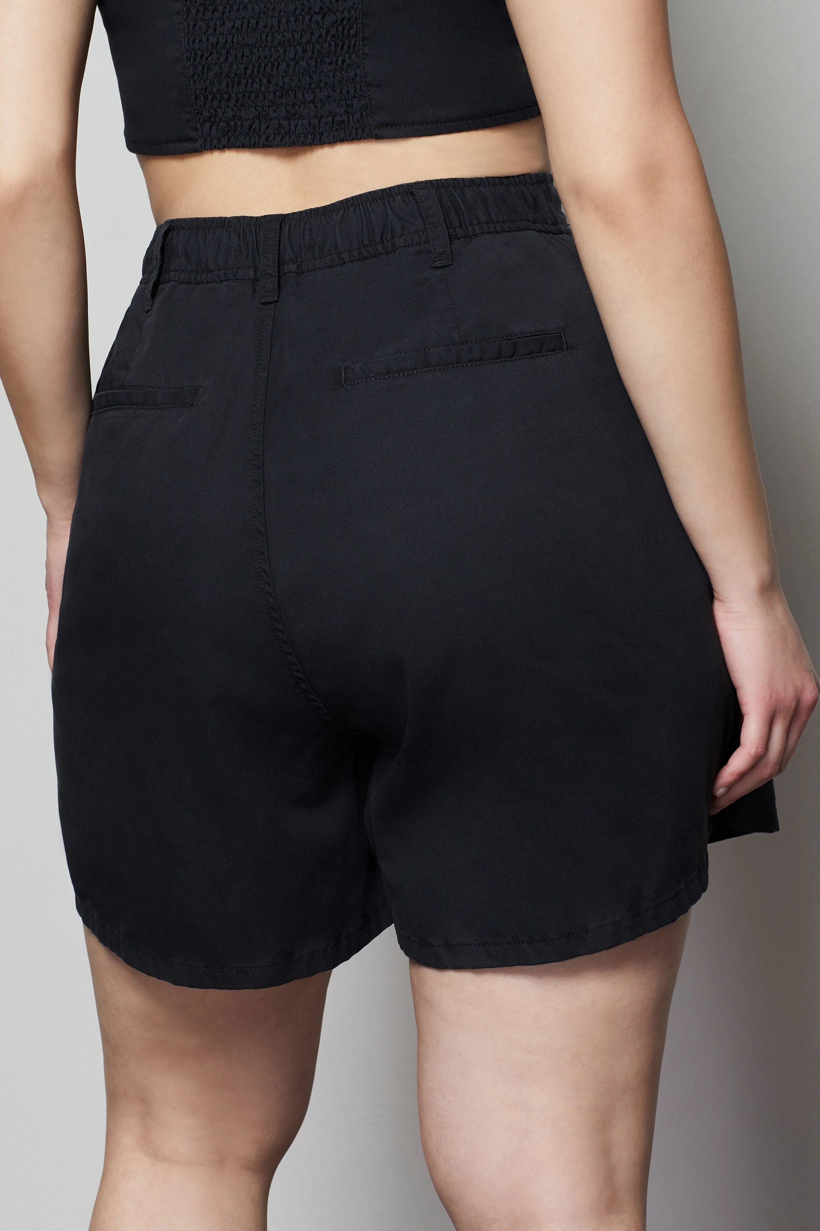 SUMMER BOSS A-LINE SHORT | BLACK001