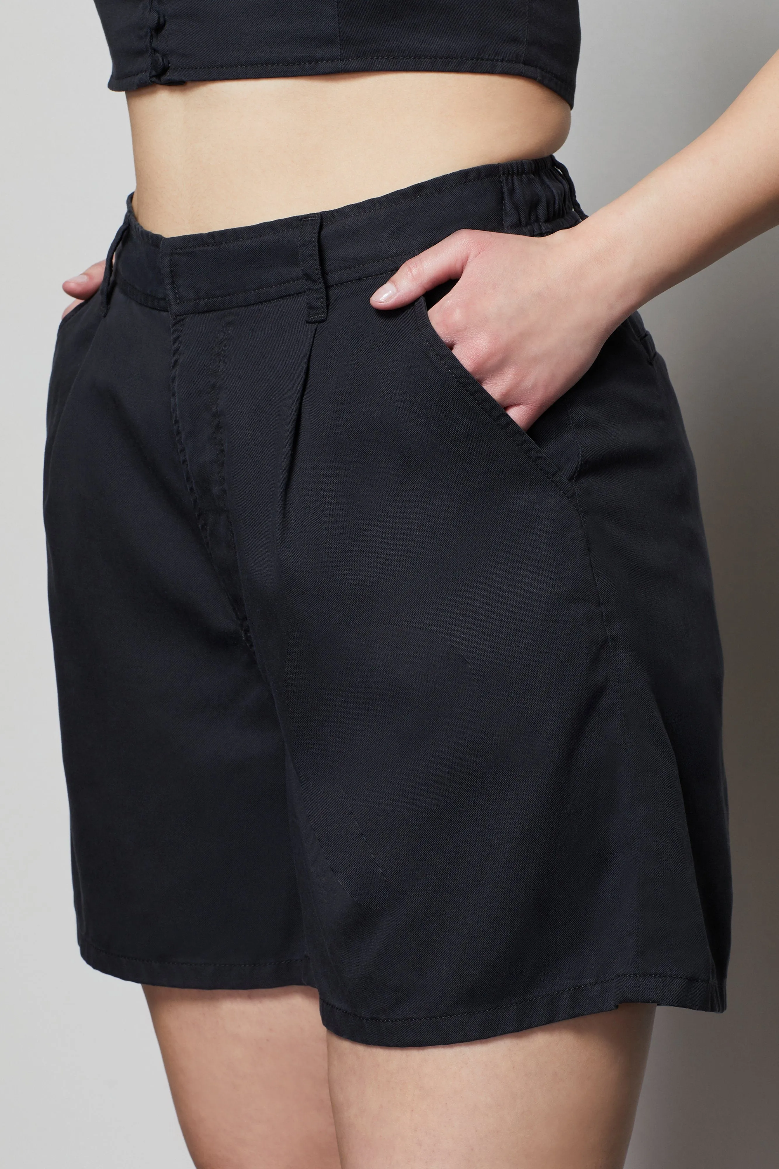 SUMMER BOSS A-LINE SHORT | BLACK001
