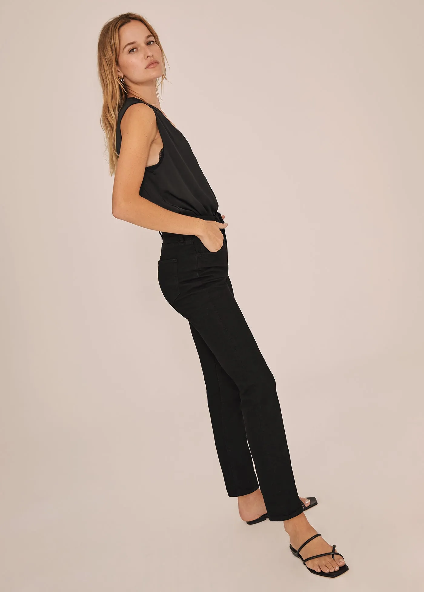 THE SLEEVELESS DATE BLOUSE