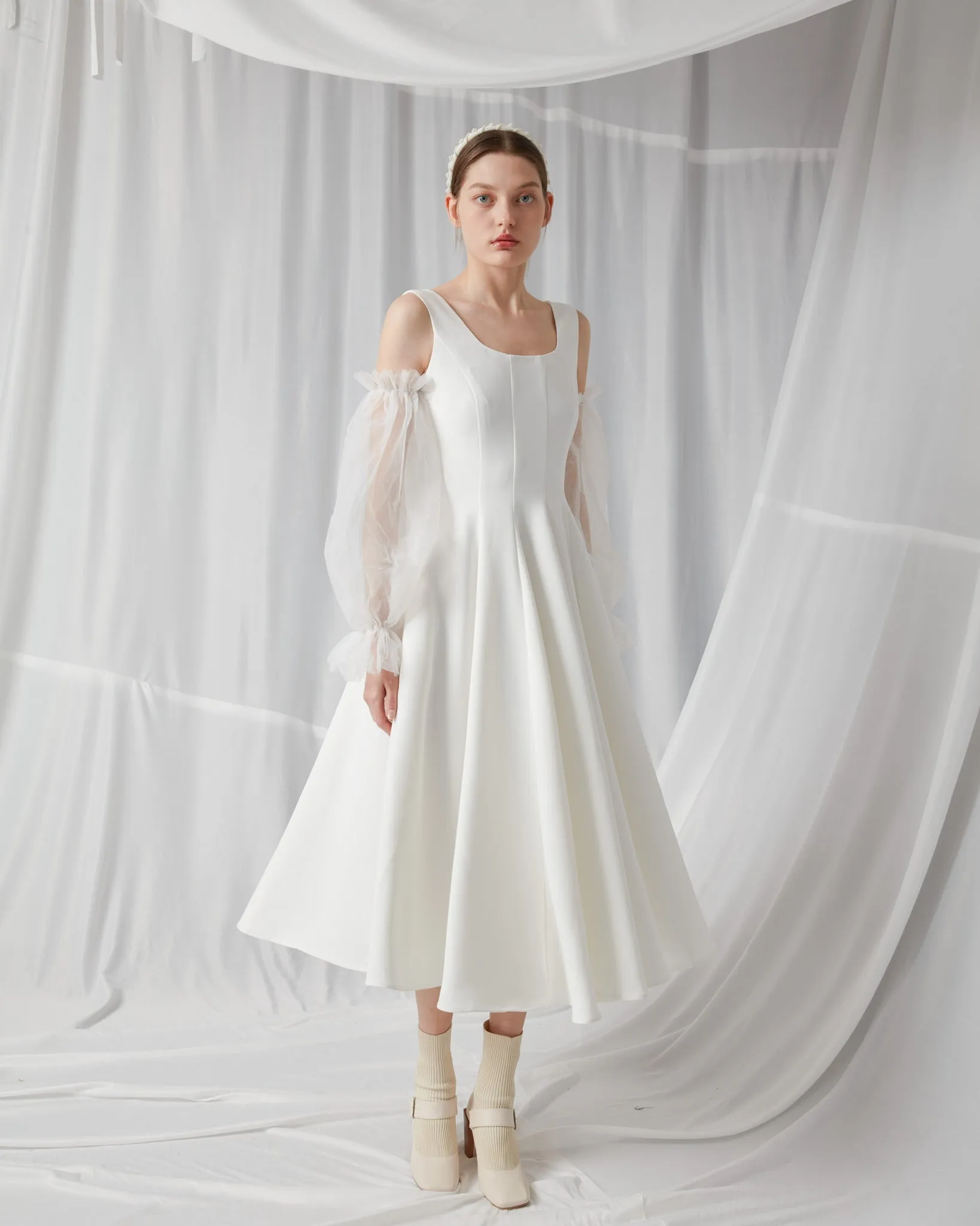 Elegant White Sleeveless U-Neck Maxi Dress