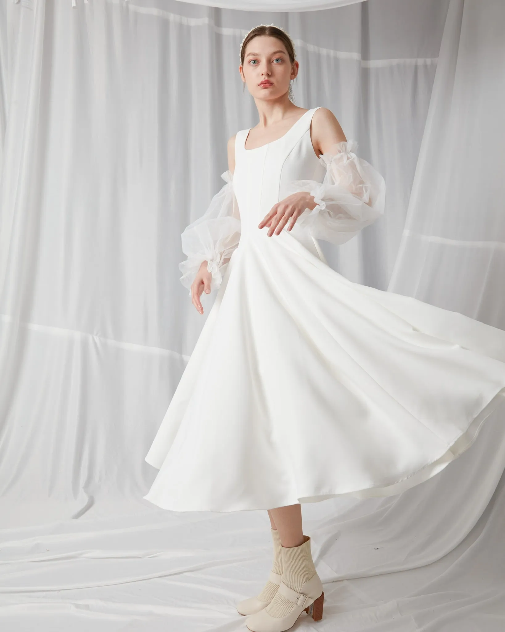 Elegant White Sleeveless U-Neck Maxi Dress