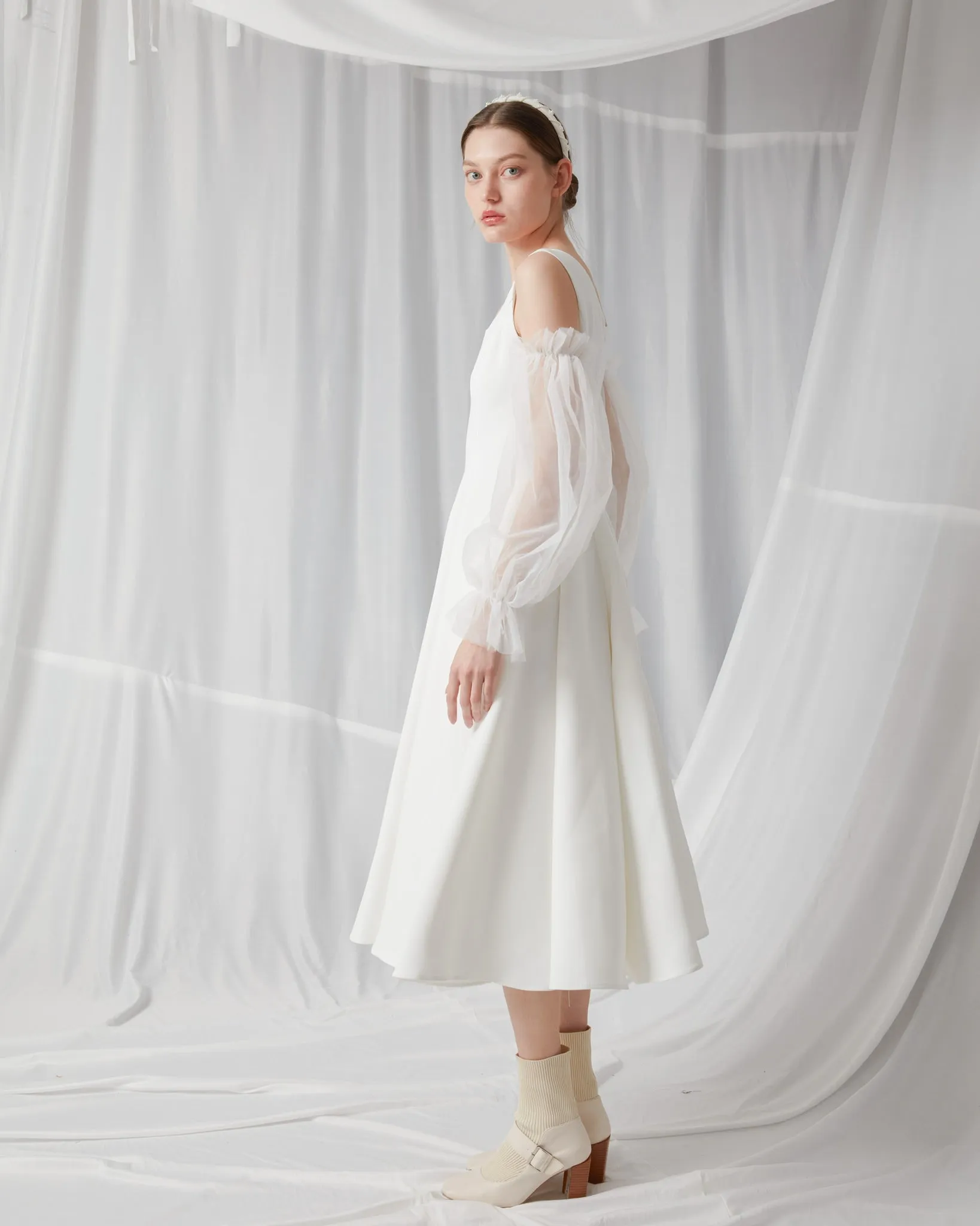 Elegant White Sleeveless U-Neck Maxi Dress