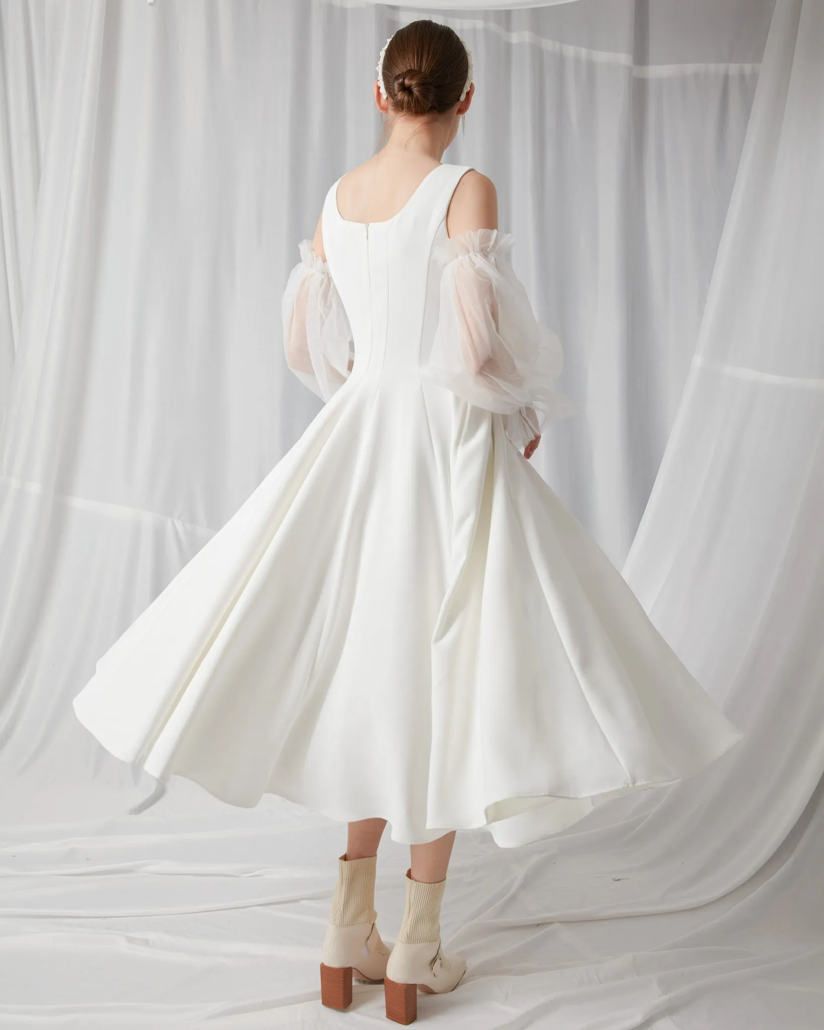 Elegant White Sleeveless U-Neck Maxi Dress